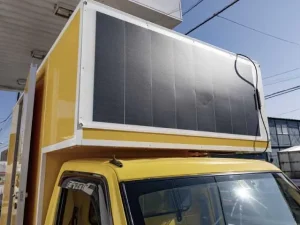 日産クリッパー　イエローホワイトツートン　キッチンカー　外装　ソーラーパネル
